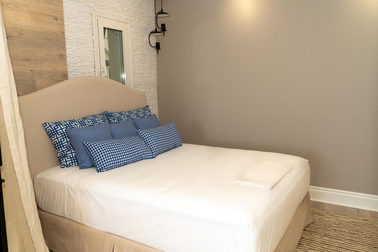 Limani Luxury Apartments Beachfront Sarandë Exteriör bild