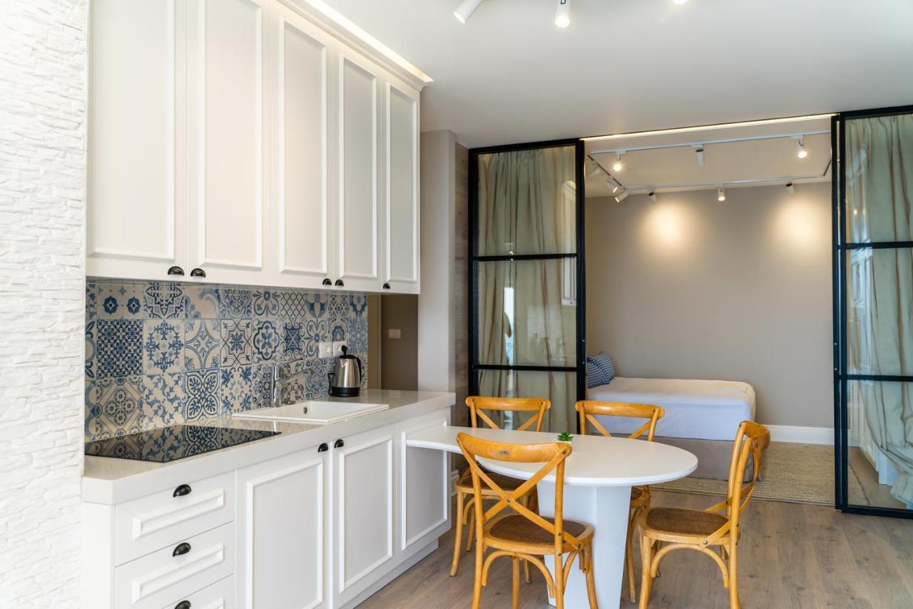 Limani Luxury Apartments Beachfront Sarandë Exteriör bild